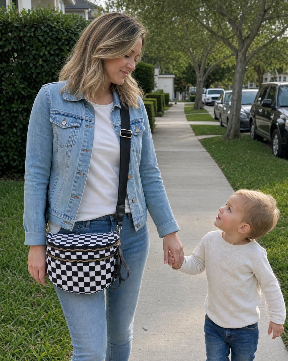 5 Reasons Toddler Moms Are Ditching Their Giant Purses For One Little Bum Bag