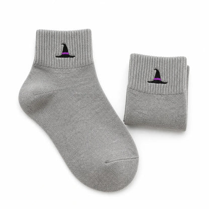 Spooky Halloween ankle socks, light grey with black witch hat